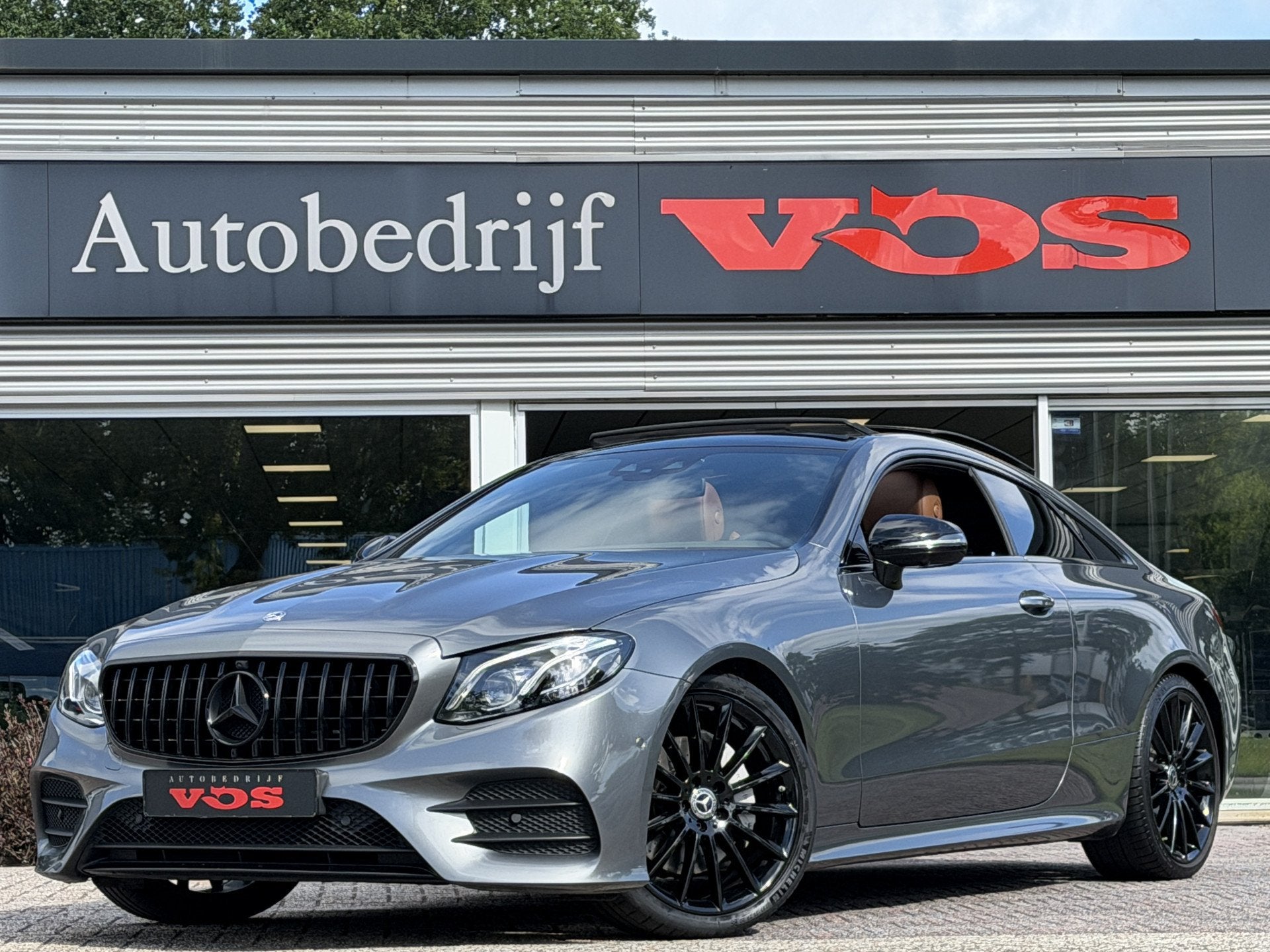 Mercedes-Benz E-Klasse Coupé 200 AMG-Line | Panodak | Burme, Automaat, 4 cilinders, Met garantie (alle), 4 stoelen
