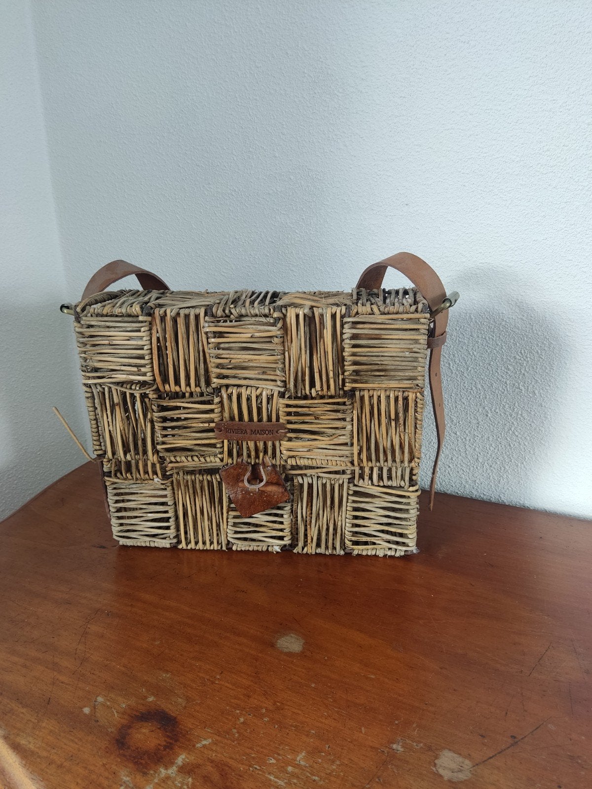 Riviera Maison rieten tas met lederen details, Huis en Inrichting, Ophalen, Mand, Zo goed als nieuw, Riet