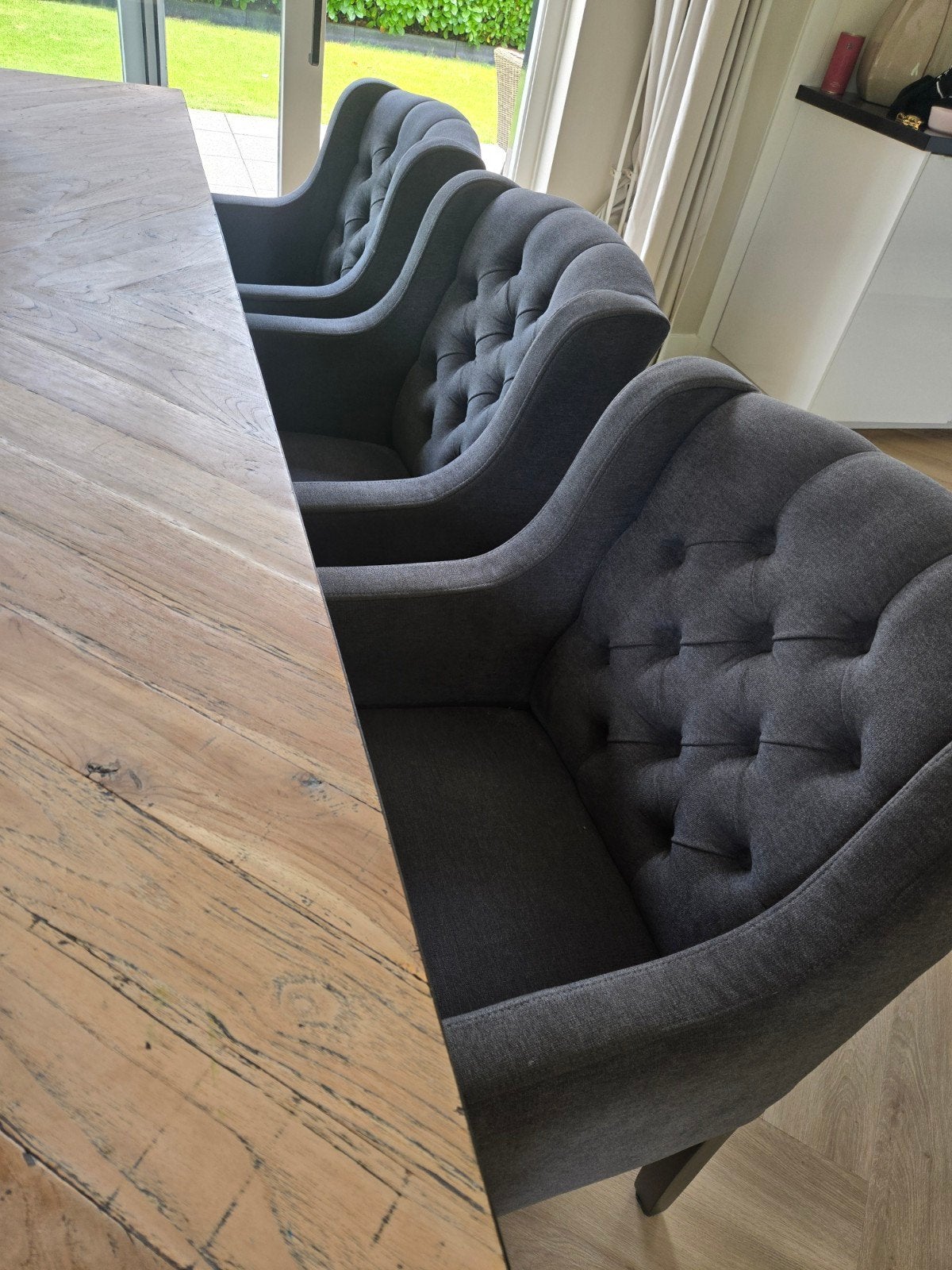 Antraciete eetkamerbank en stoelen met gecapitonneerde rug, Ophalen of Verzenden, Zo goed als nieuw, Stof, Klassiek, modern, landelijk