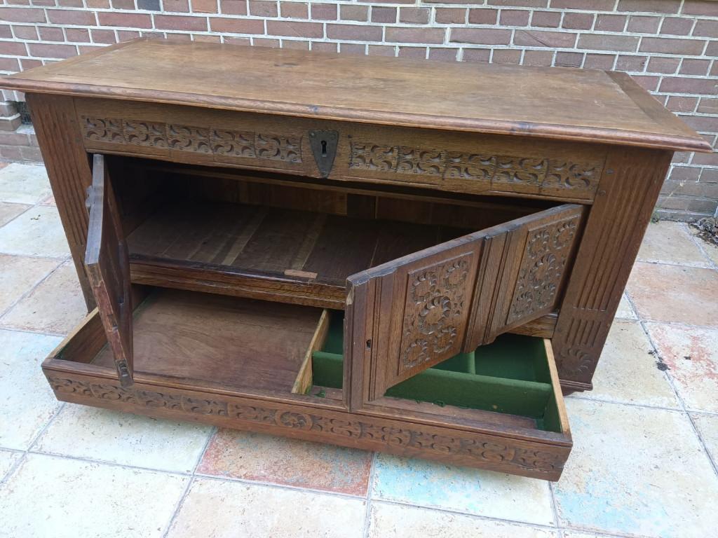 oude/ antieken kast met houtsnijwerk., Antiek en Kunst, Antiek | Meubels | Kasten, Ophalen