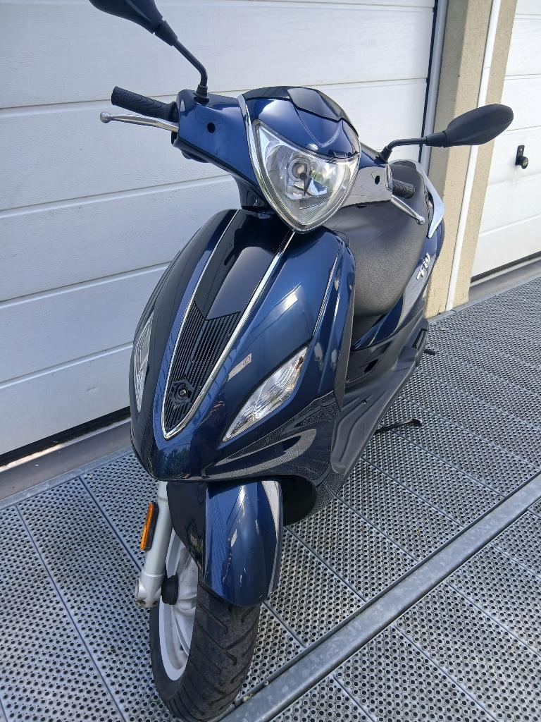Piaggio fly snor scooter vespa zip bromscooter agm fly, Ophalen of Verzenden, Zo goed als nieuw, Fly, Benzine
