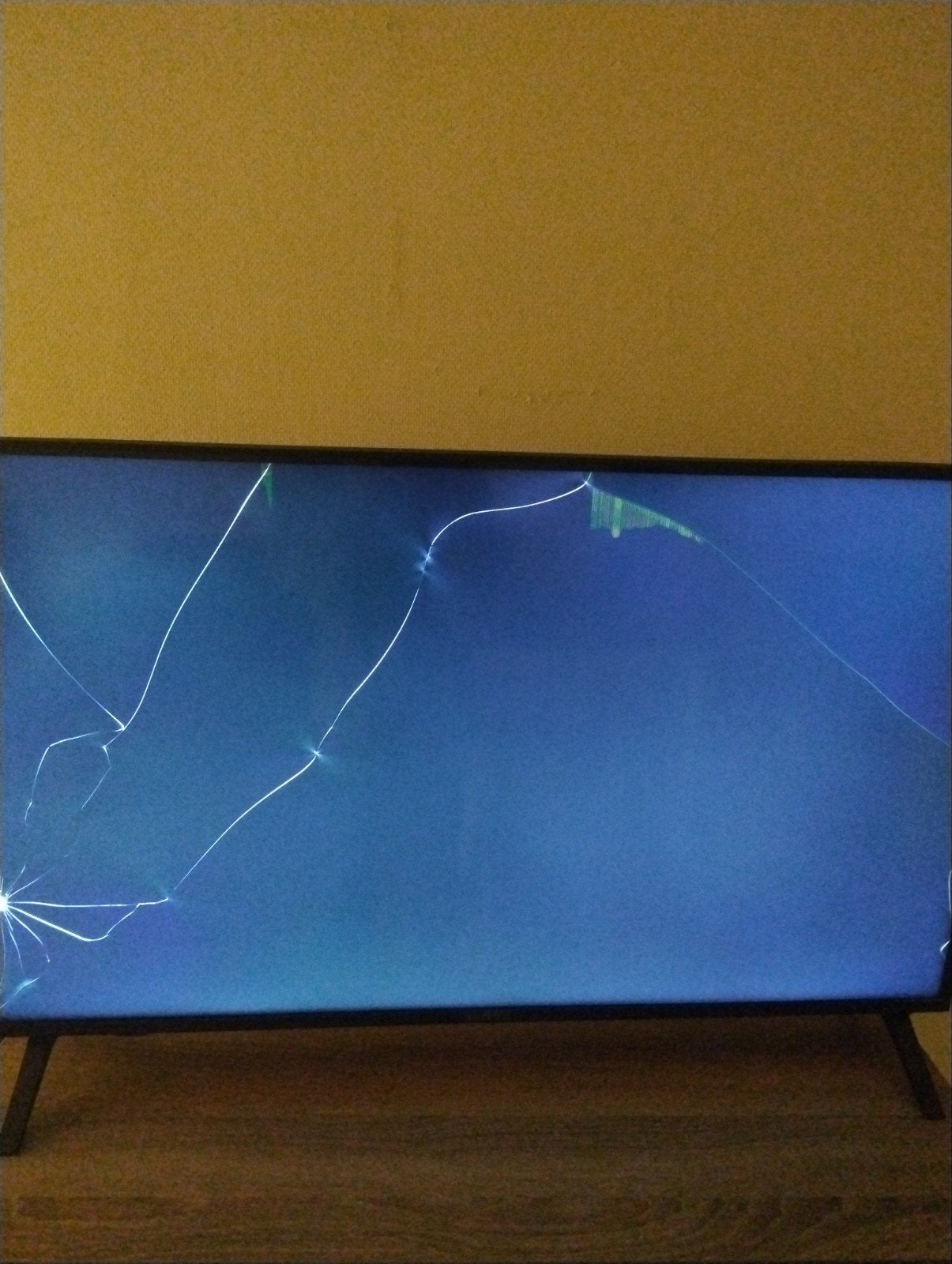 Lg tv  - Scherm gebroken lg de tv is 6 maanden oud, Ophalen of Verzenden, Niet werkend, 100 cm of meer