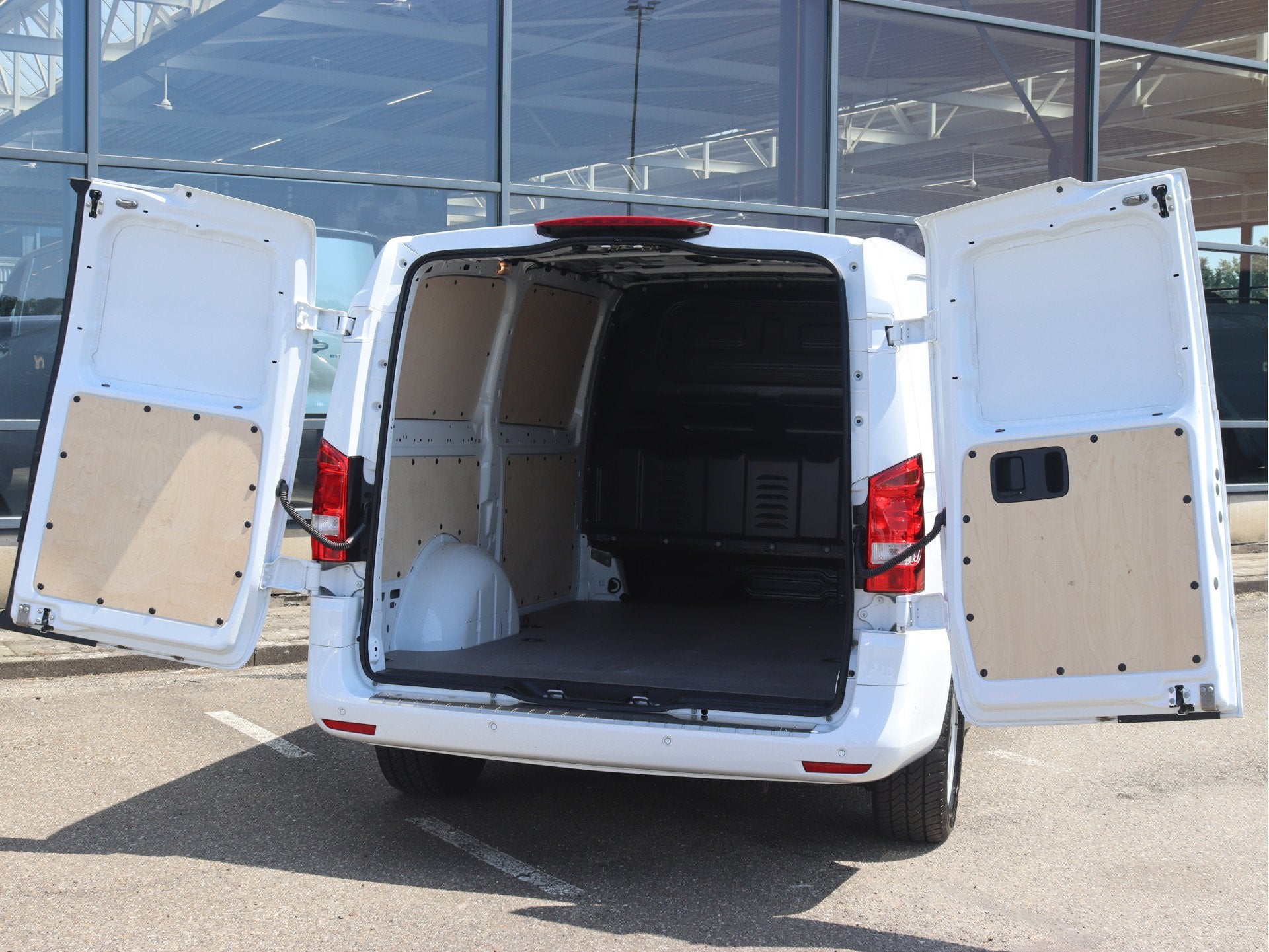 Mercedes-Benz eVito L2 66 kWh | AIRCO/NAVI/CAMERA/SNELLADEN, Auto's, Gebruikt, Zwart, 116 pk, Te koop