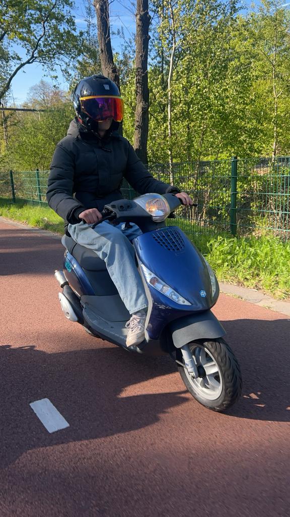 Zip 2t 50 2005! Tekoop/terruil!, Fietsen en Brommers, Scooters | Piaggio, Ophalen, Zo goed als nieuw, Tweetakt, Zip