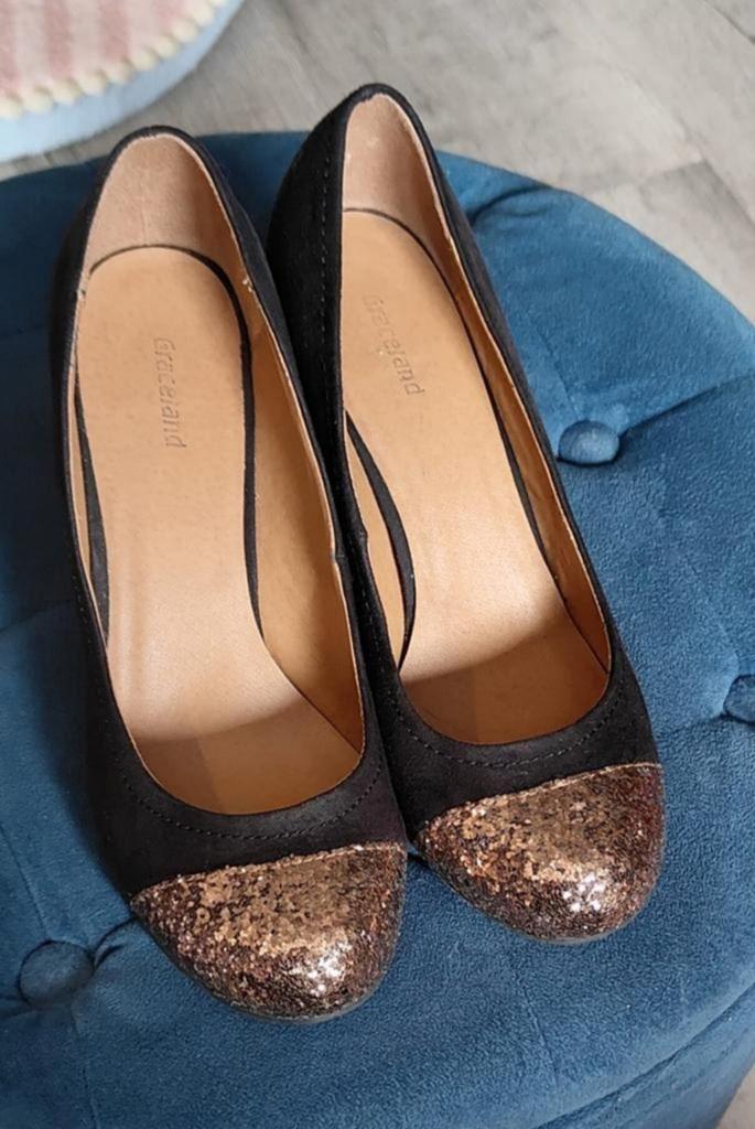 Pumps zwart met goud Graceland maat 39, Ophalen of Verzenden, Zo goed als nieuw, Zwart