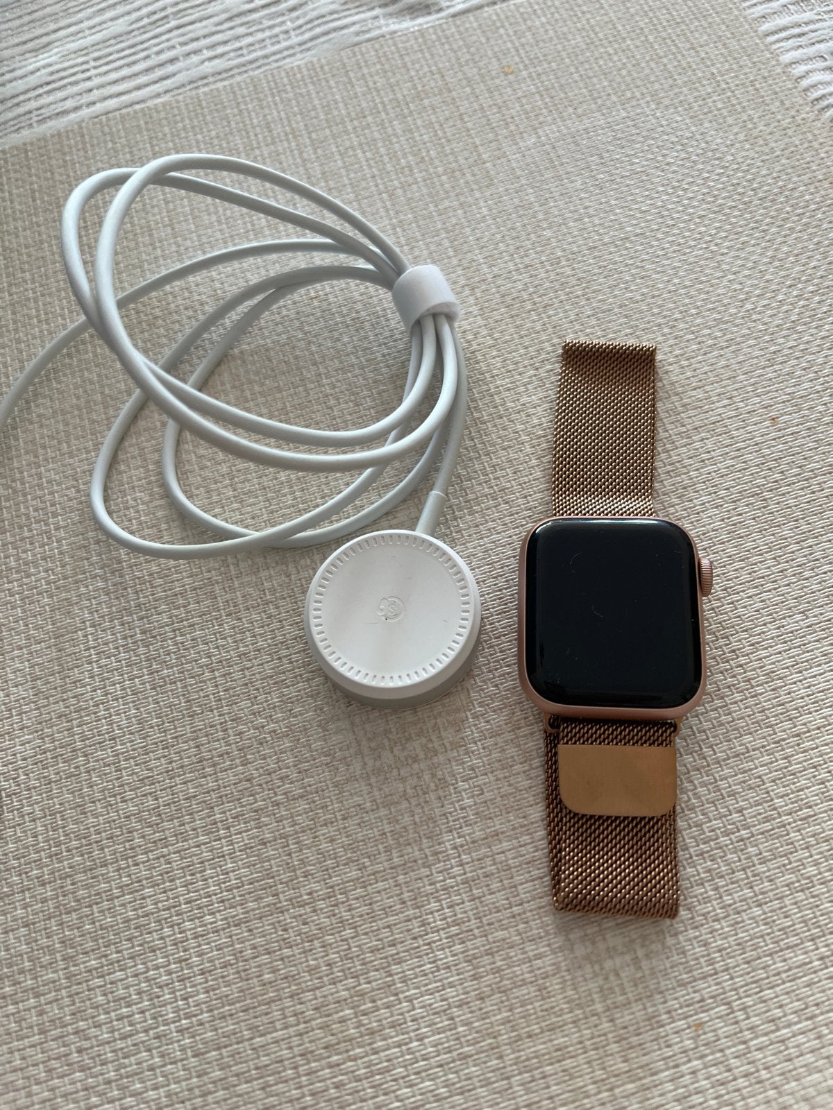 Apple Watch 40mm Aluminium Roségoud met Oplader, IOS, Ophalen of Verzenden, Afstand, Gebruikt