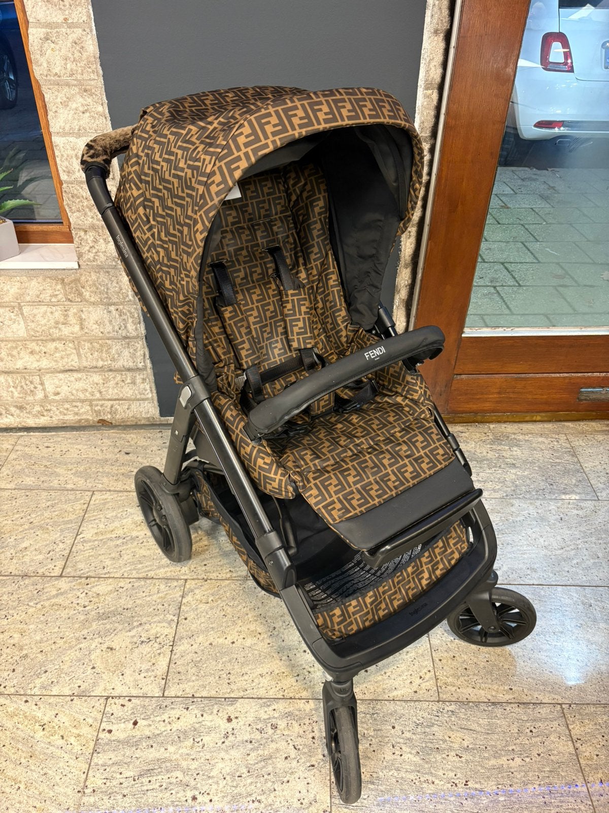 Mooie luxe Fendi kinderwagen origineel, Ophalen, Zo goed als nieuw, Regenhoes