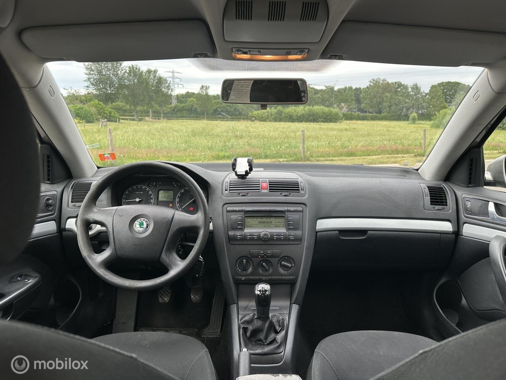 Skoda Octavia 1.6 FSI Attractive Trekhaak Airco Cruise✅, Auto's, Voorwielaandrijving, Gebruikt, Zwart, 4 cilinders