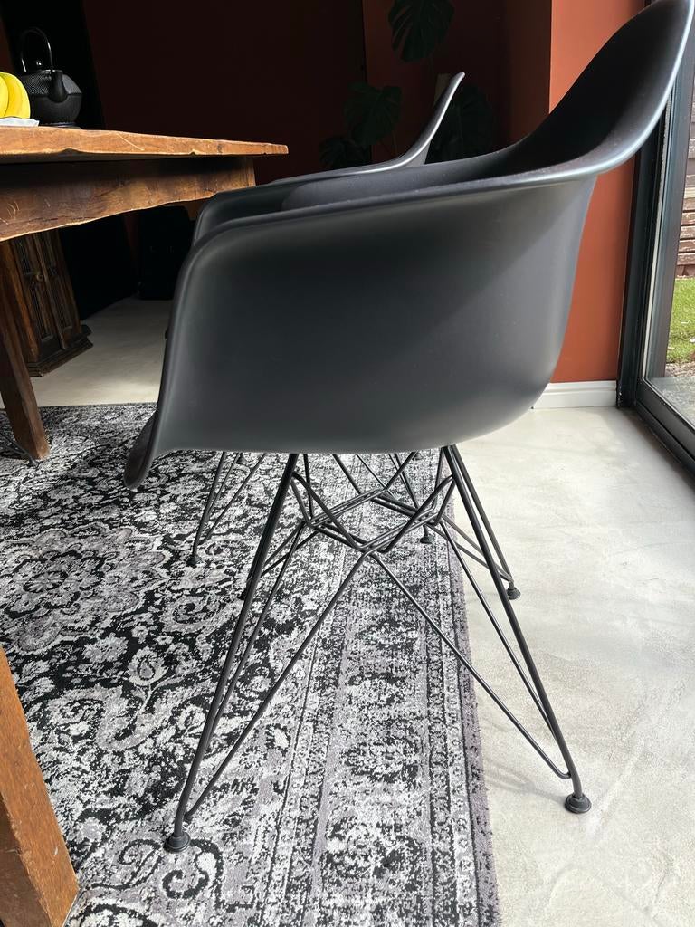 Set van 4 Vitra Eames DAR eetkamerstoelen grafietgrijs, Ophalen, Kunststof, Zo goed als nieuw, Vier