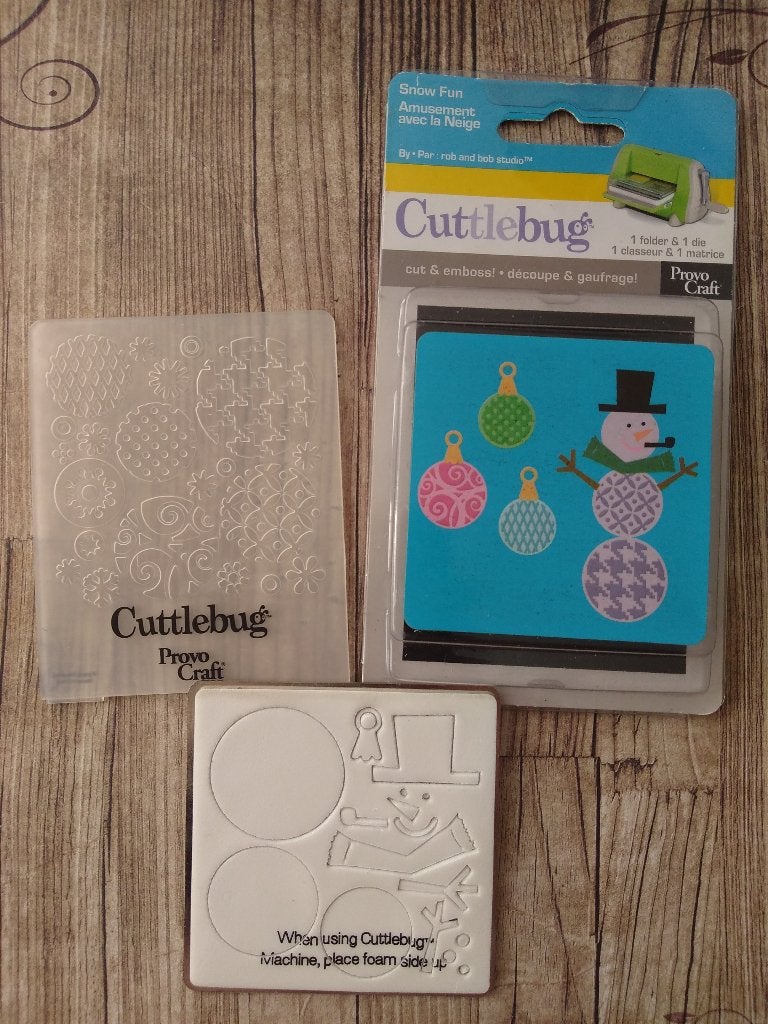Cuttlebug Snow fun cut & emboss, kerstballen en sneeuwpop, Ophalen of Verzenden, Zo goed als nieuw, Kerst, Pons of Mal