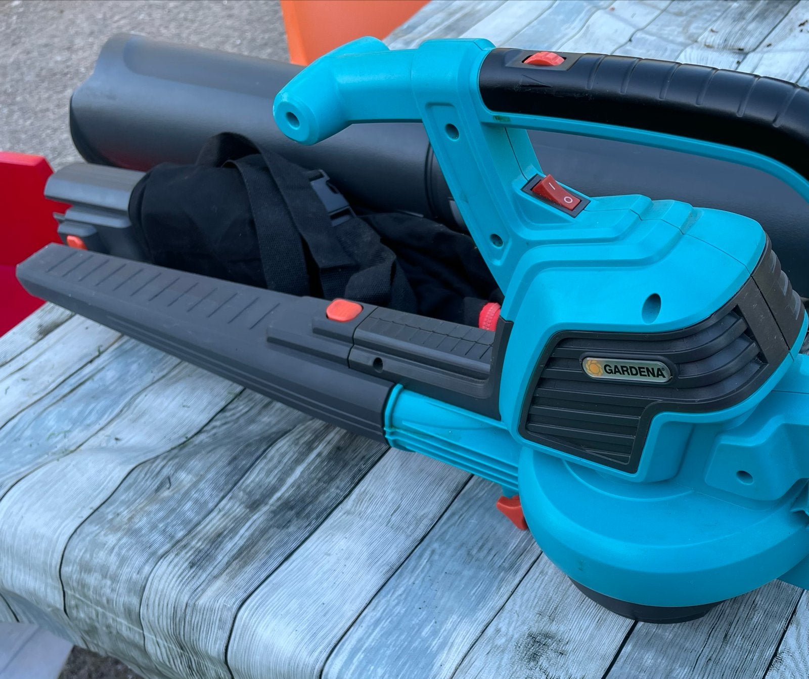 Bieden Gardena Elektrische Bladblazer - Zo goed als nieuw, Ophalen, Zo goed als nieuw, Elektrisch, Handgedragen
