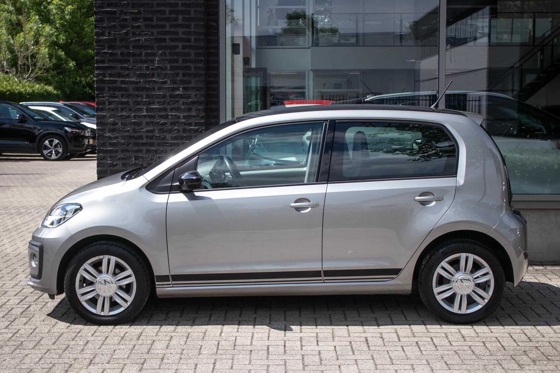 Volkswagen Up! 1.0 BMT high up Automaat | Cruise | PDC | DAB, Stof, Gebruikt, Overige kleuren, 840 kg