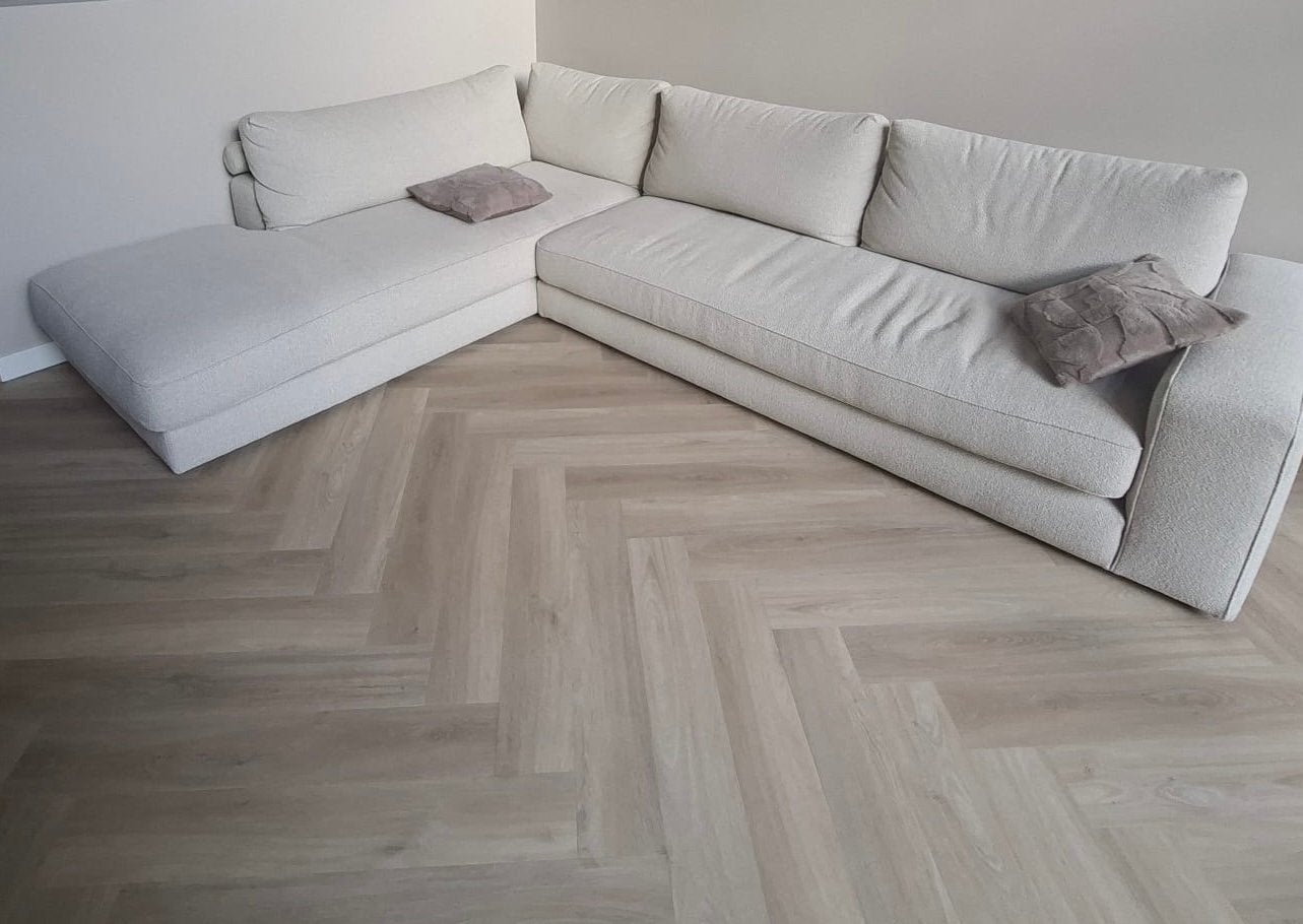 Spiksplinternieuwe bank Eva Room108, Huis en Inrichting, Ophalen, Nieuw