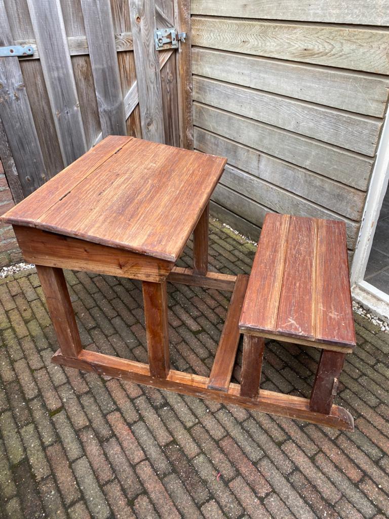 Kinderbureau/lessenaar, Ophalen, Zo goed als nieuw, Tafel(s)