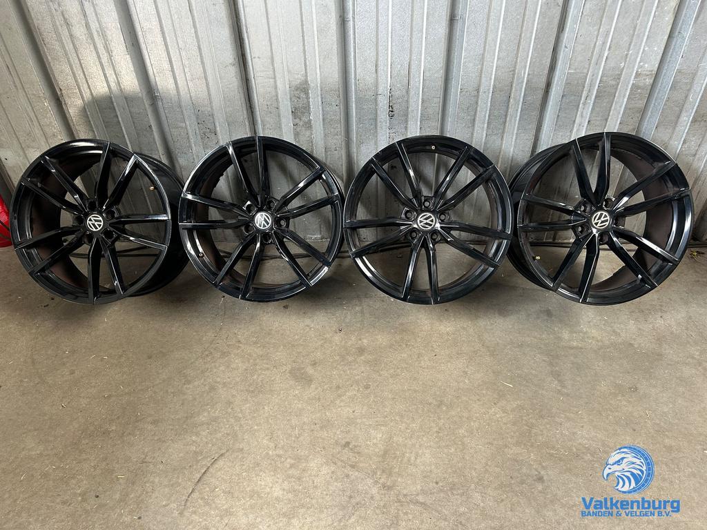 VW Golf 7 R Caddy Pretoria look 19 inch zwarte velgen 5x112, Auto-onderdelen, Banden en Velgen, 19 inch, Gebruikt, Velg(en), -