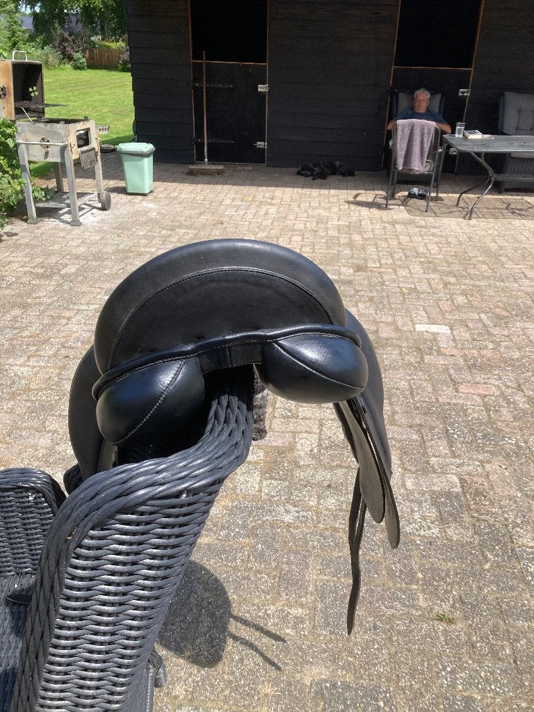 Zadel op Ruiz Dias, Gebruikt, Inclusief zadelhoes, Dressuur, M (17 inch)