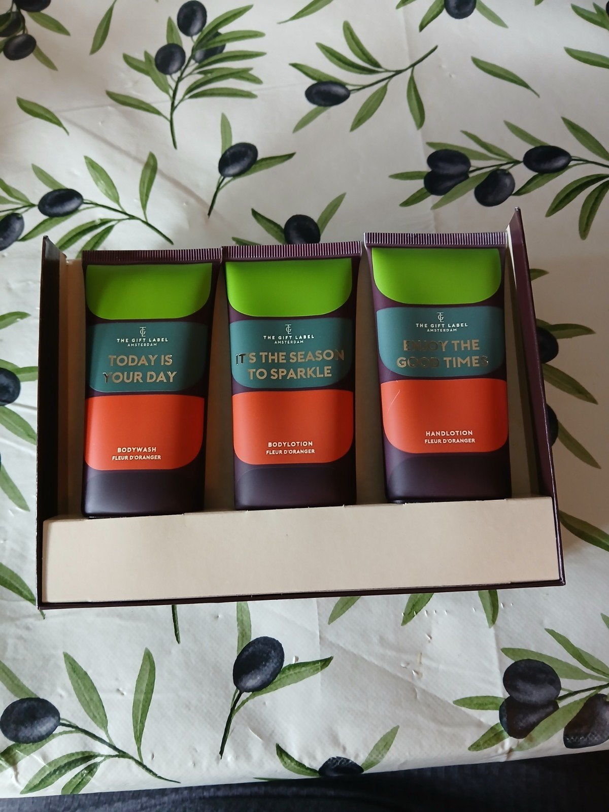 The Gift Label Cadeauset - Bodywash, Bodylotion, Handlotion, Sieraden, Tassen en Uiterlijk, Uiterlijk | Lichaamsverzorging, Ophalen of Verzenden