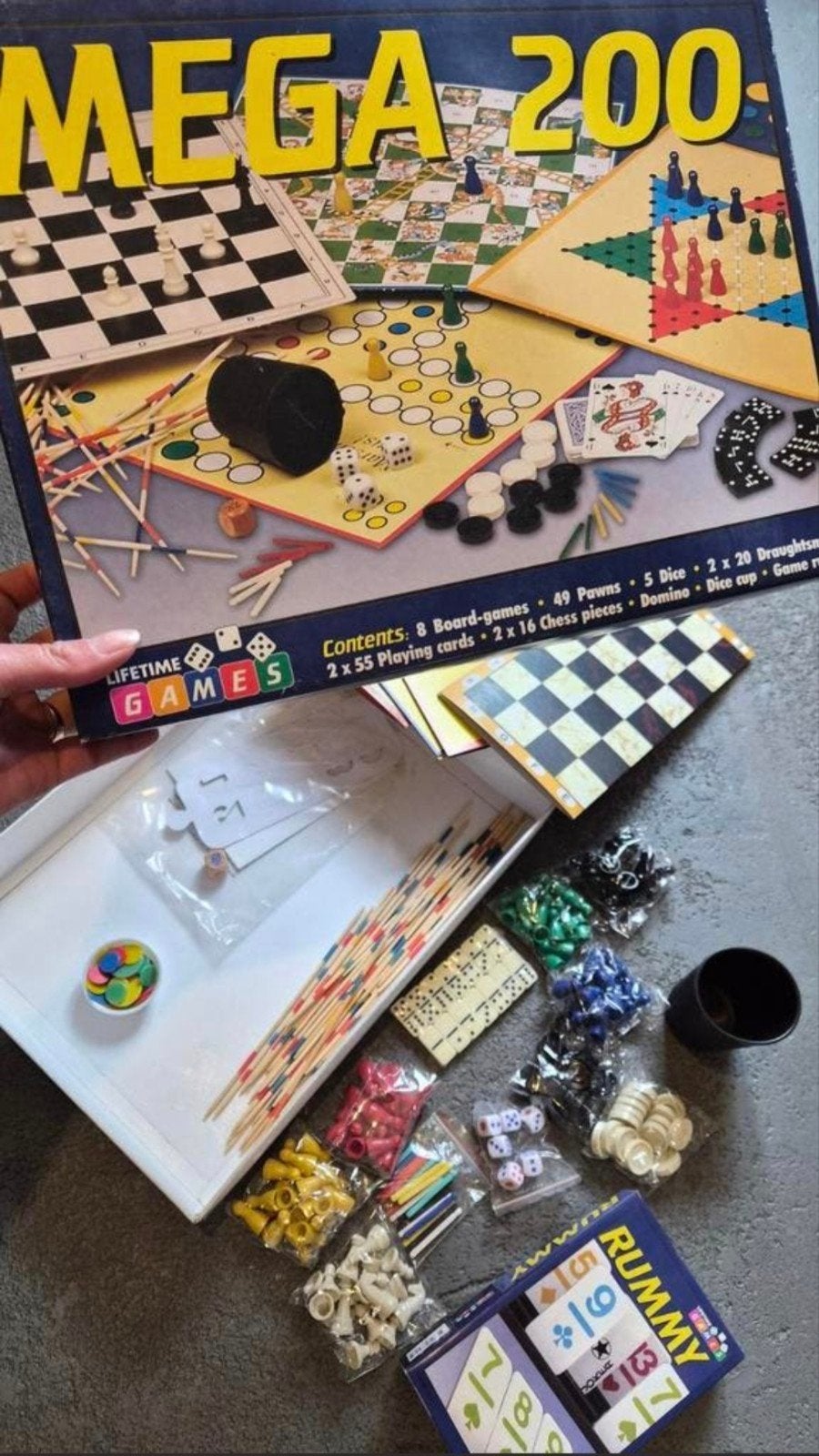 Mega 200 spelletjes doos, Hobby en Vrije tijd, Ophalen of Verzenden, Zo goed als nieuw
