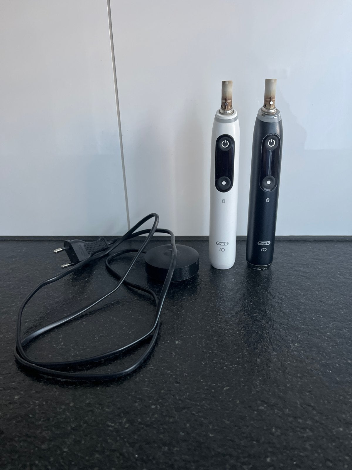 Oral-B iO elektrische tandenborstels met oplader, Ophalen of Verzenden, Gebruikt, Mondverzorging