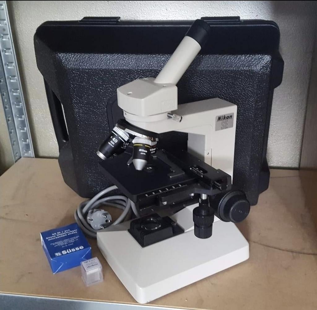 Nikon Monoculaire Microscoop Type SE met Kruistafel en Koffe, Audio, Tv en Foto, Optische apparatuur | Microscopen, Ophalen of Verzenden