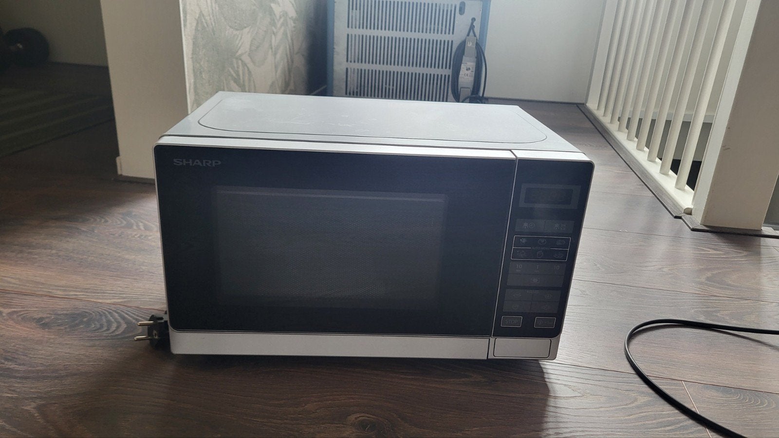 Sharp magnetron - 45 cm breed, 45 cm diep, Ophalen, Gebruikt, Magnetron, Draaiplateau