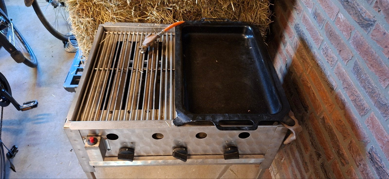 Slagers BBQ met rooster en gietijzeren bak, Tuin en Terras, Ophalen, Gebruikt, Onbekend