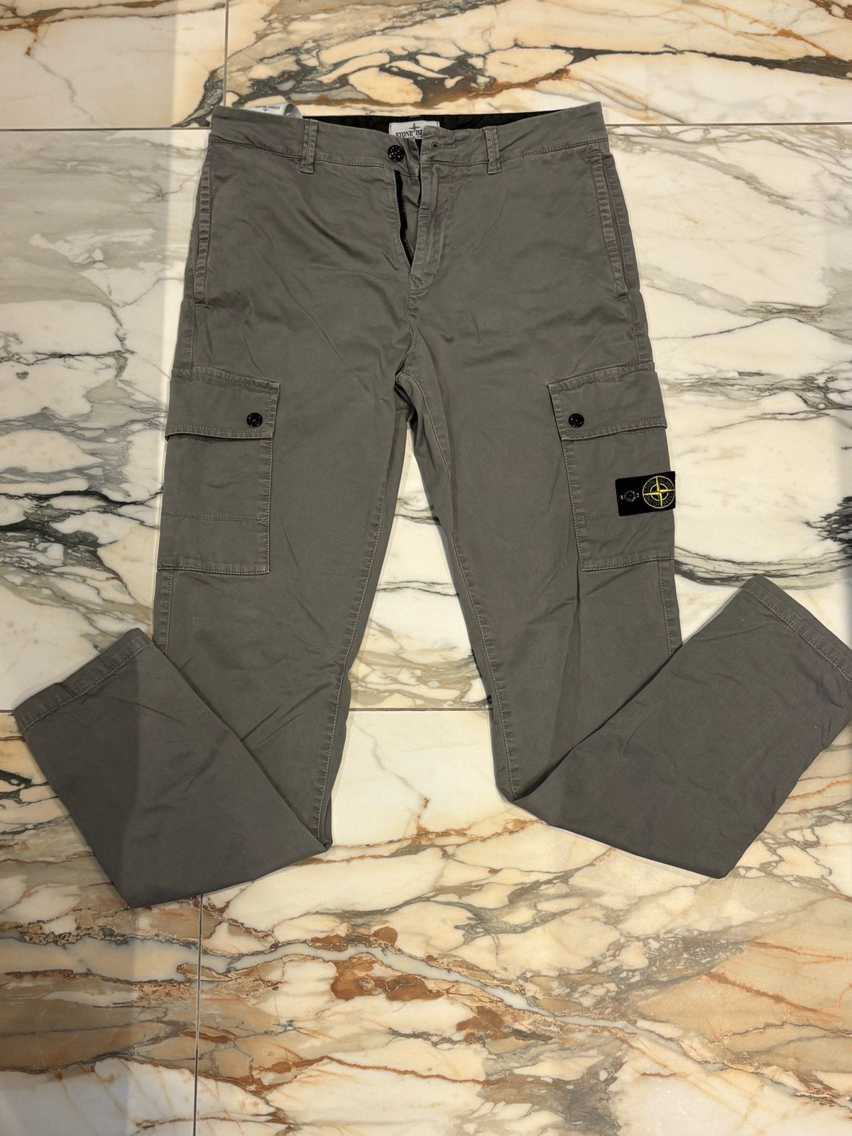 Stone Island Cargo Broek - Nieuwstaat, Kleding | Heren, Ophalen of Verzenden, Nieuw, Grijs, W32 (confectie 46) of kleiner