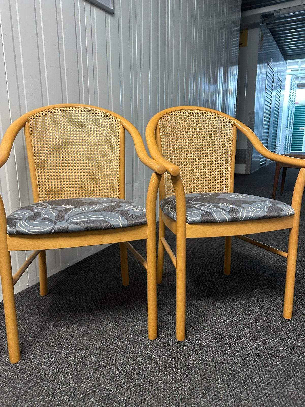 Set van 2 rotan stoelen met bloemenprint kussens, Ophalen, Gebruikt, Twee, Overige kleuren