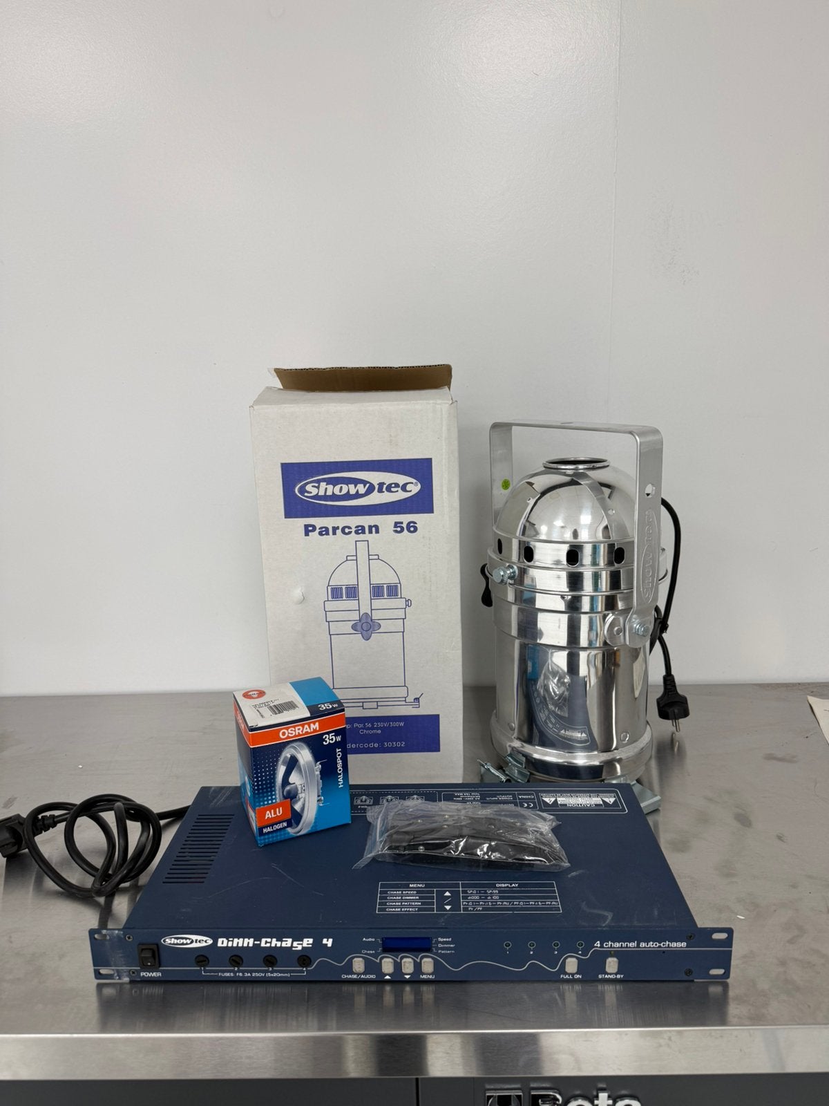 Nieuwe 4x Showtec par56 met 1x DIMM Chase 4, Muziek en Instrumenten, Geluidgestuurd, Showtec, ., Nieuw
