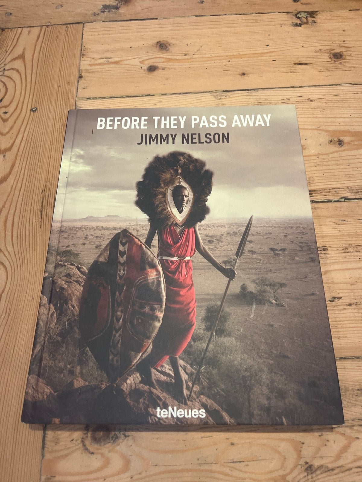 Before They Pass Away - Jimmy Nelson (Fotoboek), Boeken, Ophalen of Verzenden, Zo goed als nieuw, Fotografie algemeen