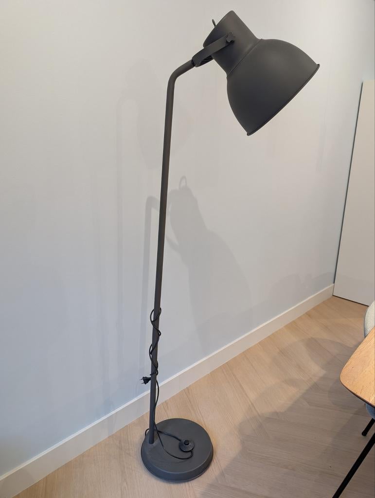 Ikea hektar staande lamp, Huis en Inrichting, Ophalen, Zo goed als nieuw, Kunststof, 150 tot 200 cm