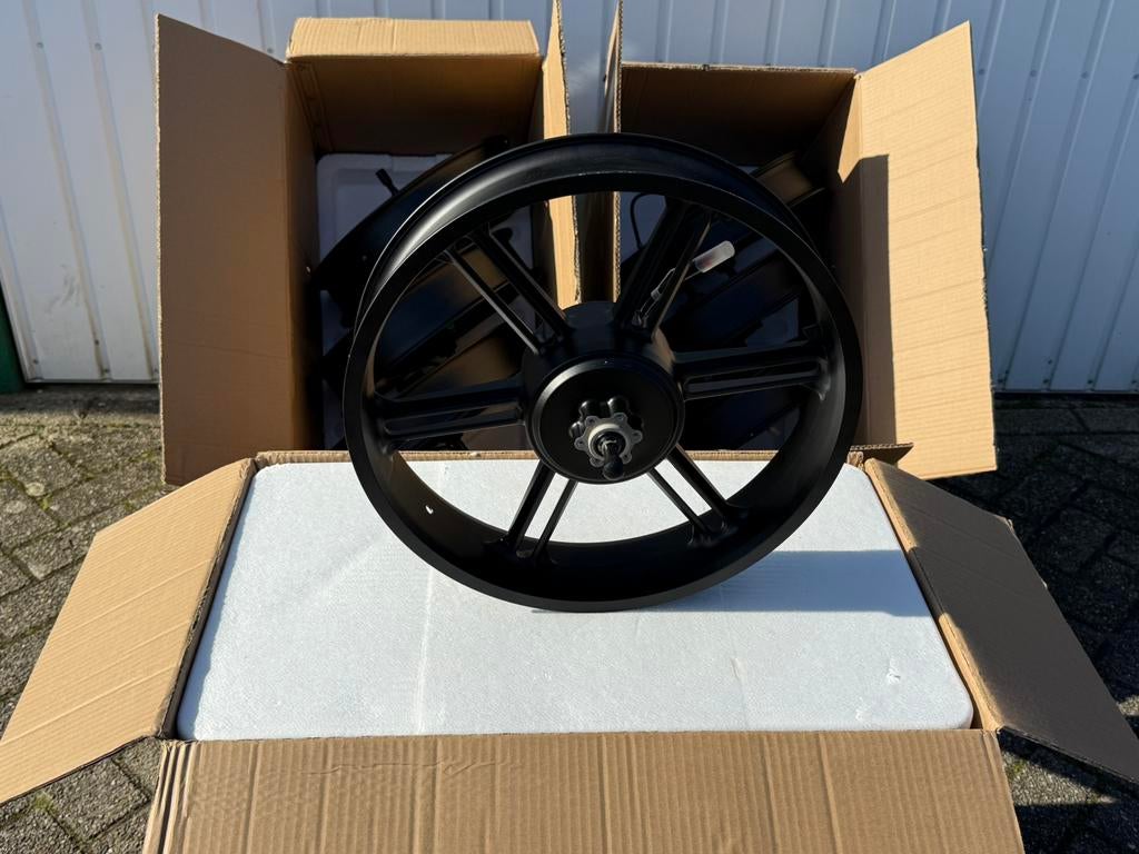NIEUWE ACHTERWIEL GROTE MOTOR RODE & ZWARTE MOTORKABEL