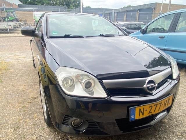 Opel Tigra TwinTop 1.4-16V Linea Rosso, Auto's, Gebruikt, 4 cilinders, Cabriolet, 1389 cc
