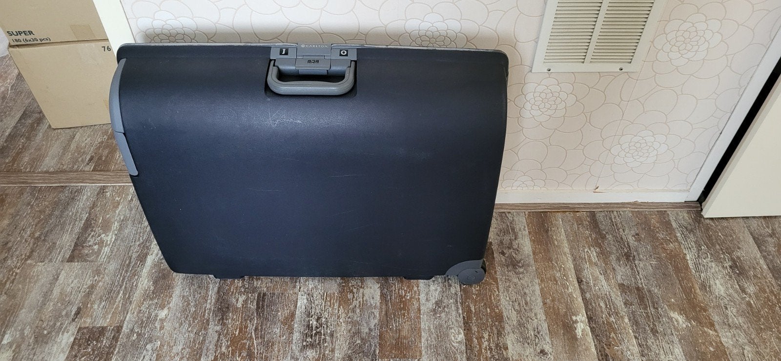 Carlton Koffer - Hard Kunststof met Slot en Wieltjes, Sieraden, Tassen en Uiterlijk, Koffers, Gebruikt, Hard kunststof, 45 tot 55 cm