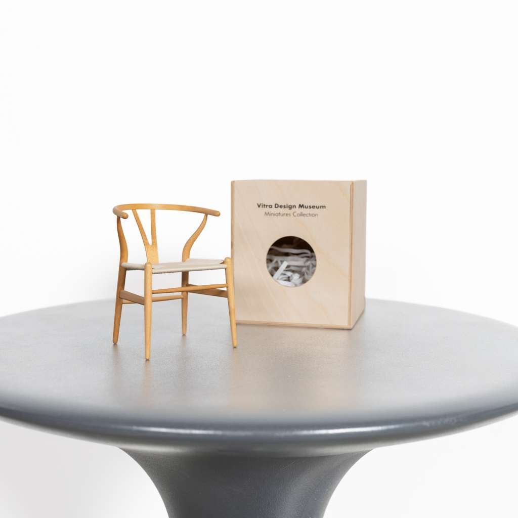 1x Vitra Miniatuur Y-Chair Stoel Hout/Vlechtwerk, Niet ingevuld, Zo goed als nieuw, Niet ingevuld, Niet ingevuld
