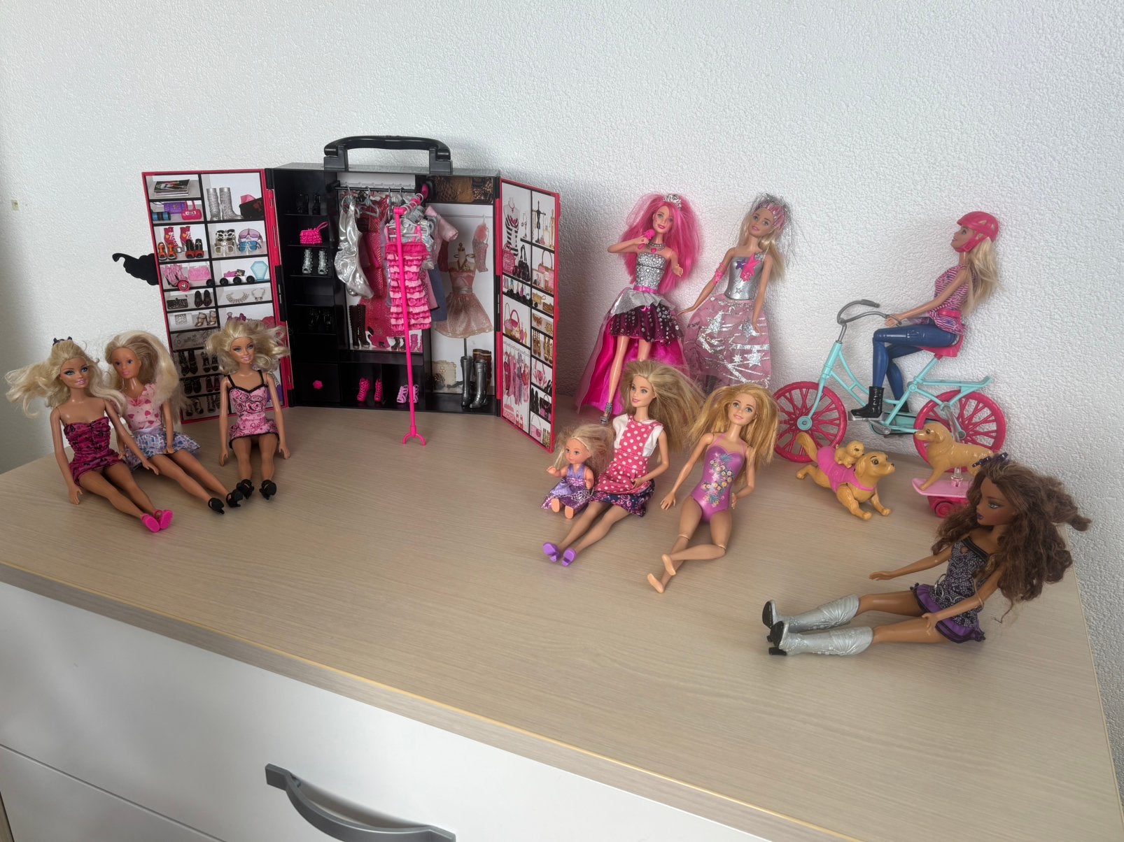 Complete barbie set! (Fiets, kast, zanger etc), Ophalen of Verzenden, Gebruikt, Barbie