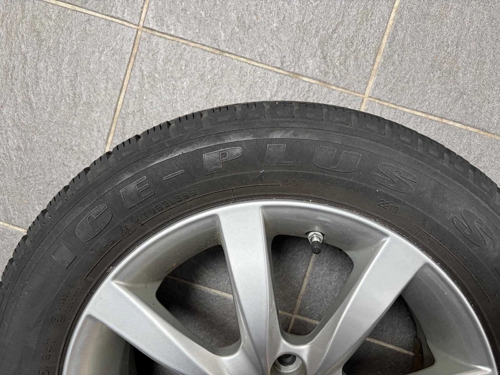 Winterbanden met velgen 185/60R15 84T, Ophalen, Gebruikt, 15 inch, Banden en Velgen