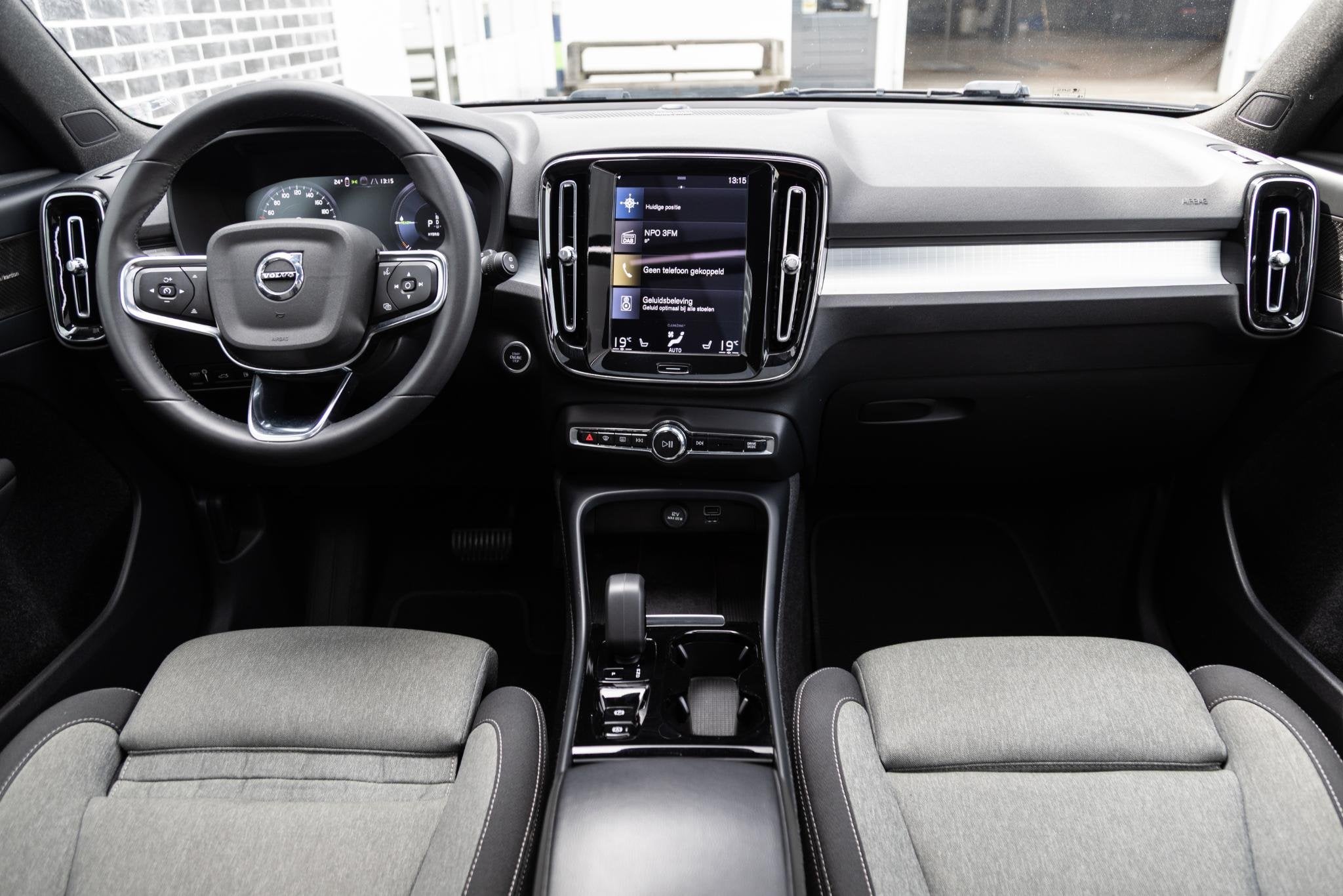 Volvo XC40 1.5 T4 Plug-in Hybrid Plus Dark | PHEV | Facelift, 12 maanden, Euro 6, 1712 kg, Zwart