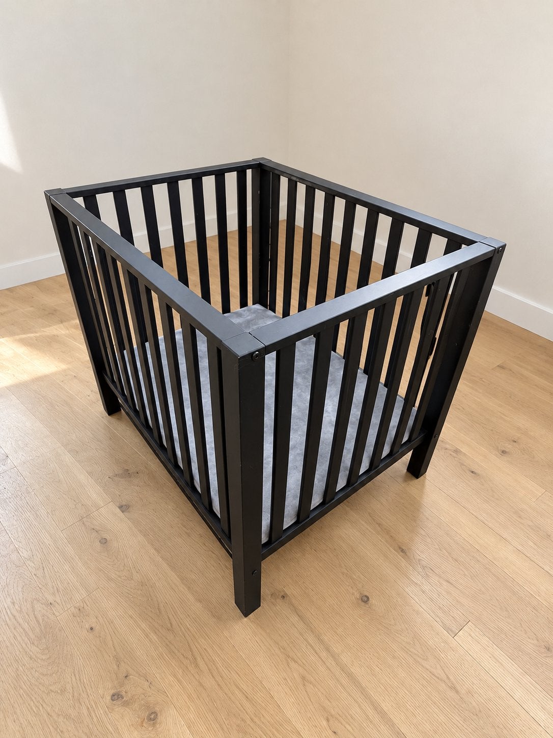 Europe Baby Casper box zwart + luxe matras + velours hoes, Ophalen, Gebruikt, Rechthoekig, In hoogte verstelbaar