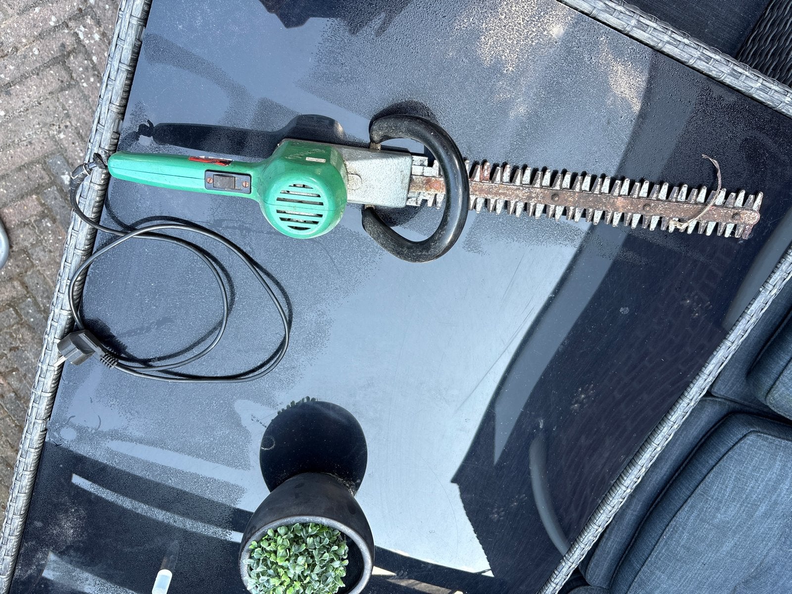 Elektrische heggenschaar - Ideaal voor tuinonderhoud, Tuin en Terras, Ophalen, Gebruikt, 20 t/m 29 mm