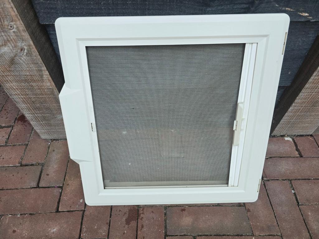 Hor- en verduisteringsrollo 40 x 40 Adria, Caravans en Kamperen, Caravan accessoires, Ophalen of Verzenden, Gebruikt