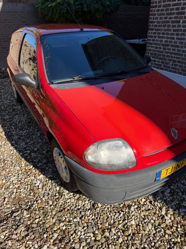 Renault Clio 1.2 1998 Rood, Voorwielaandrijving, Stof, 31 €/maand, 4 cilinders