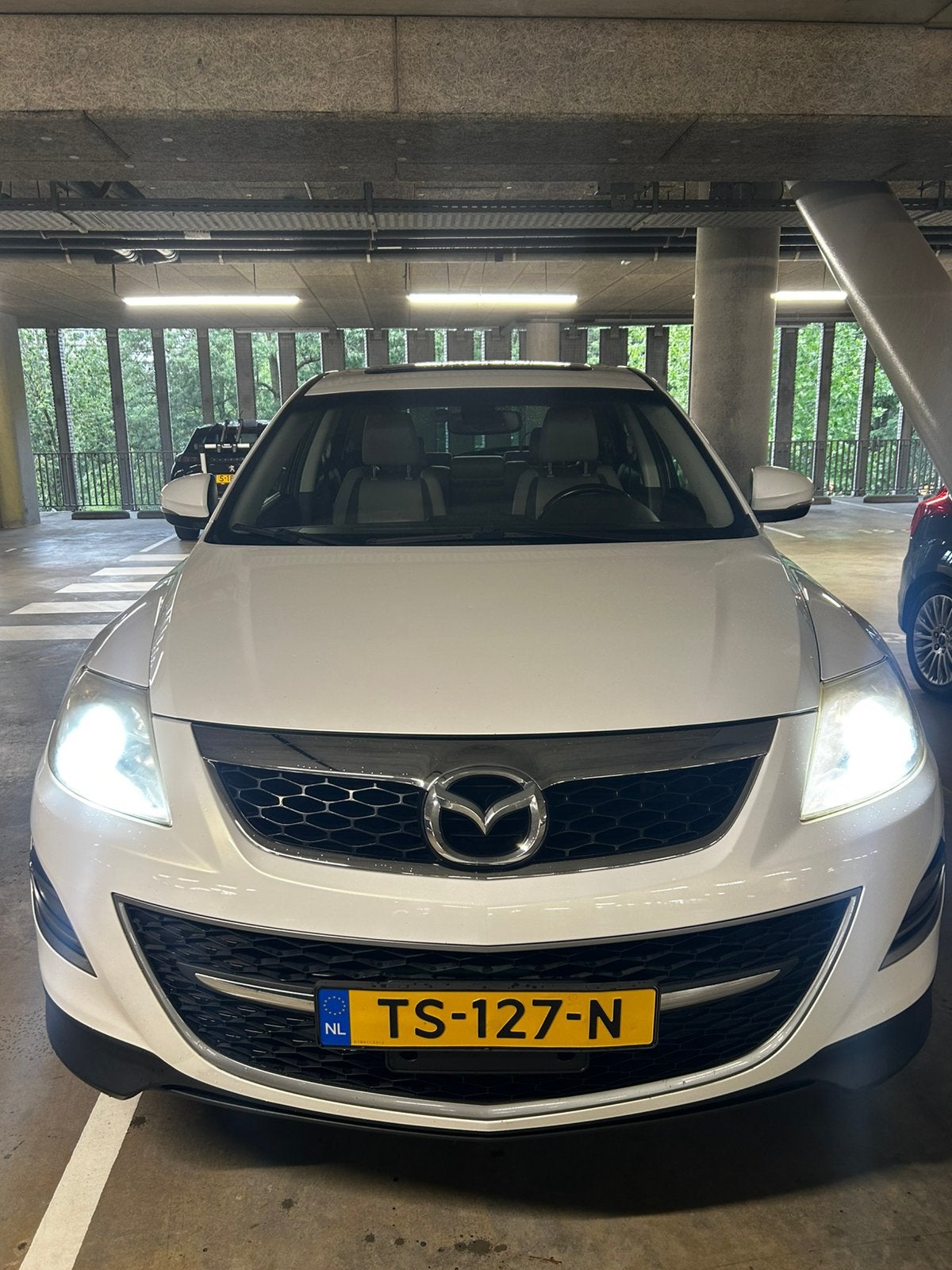 Mazda 2011 Wit, Auto's, Automaat, 4 cilinders, 7 stoelen, 129 €/maand