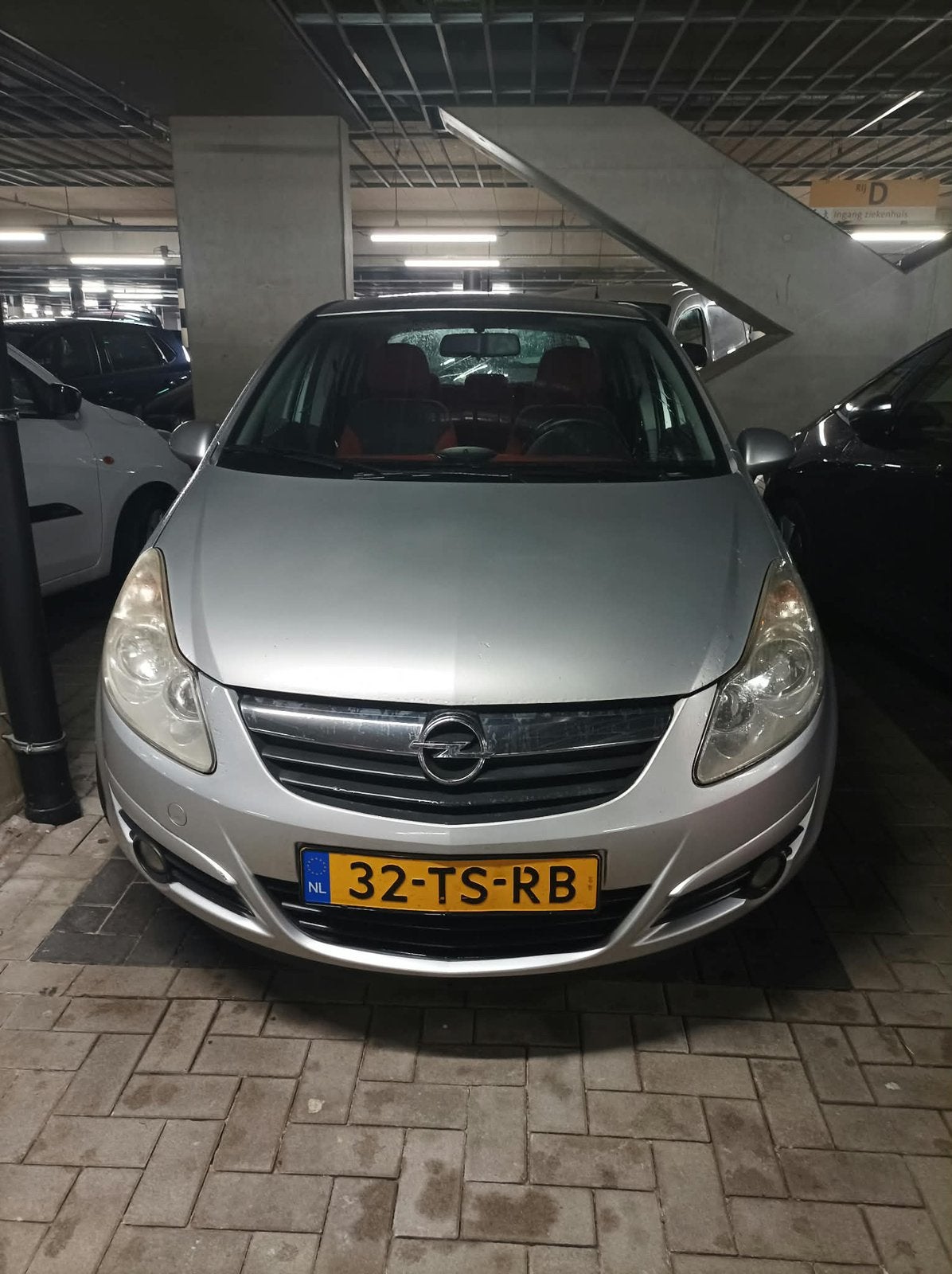 Opel Corsa 1.2 16V 5D WR 2007 Grijs, Voorwielaandrijving, 4 cilinders, 1229 cc, 49 €/maand