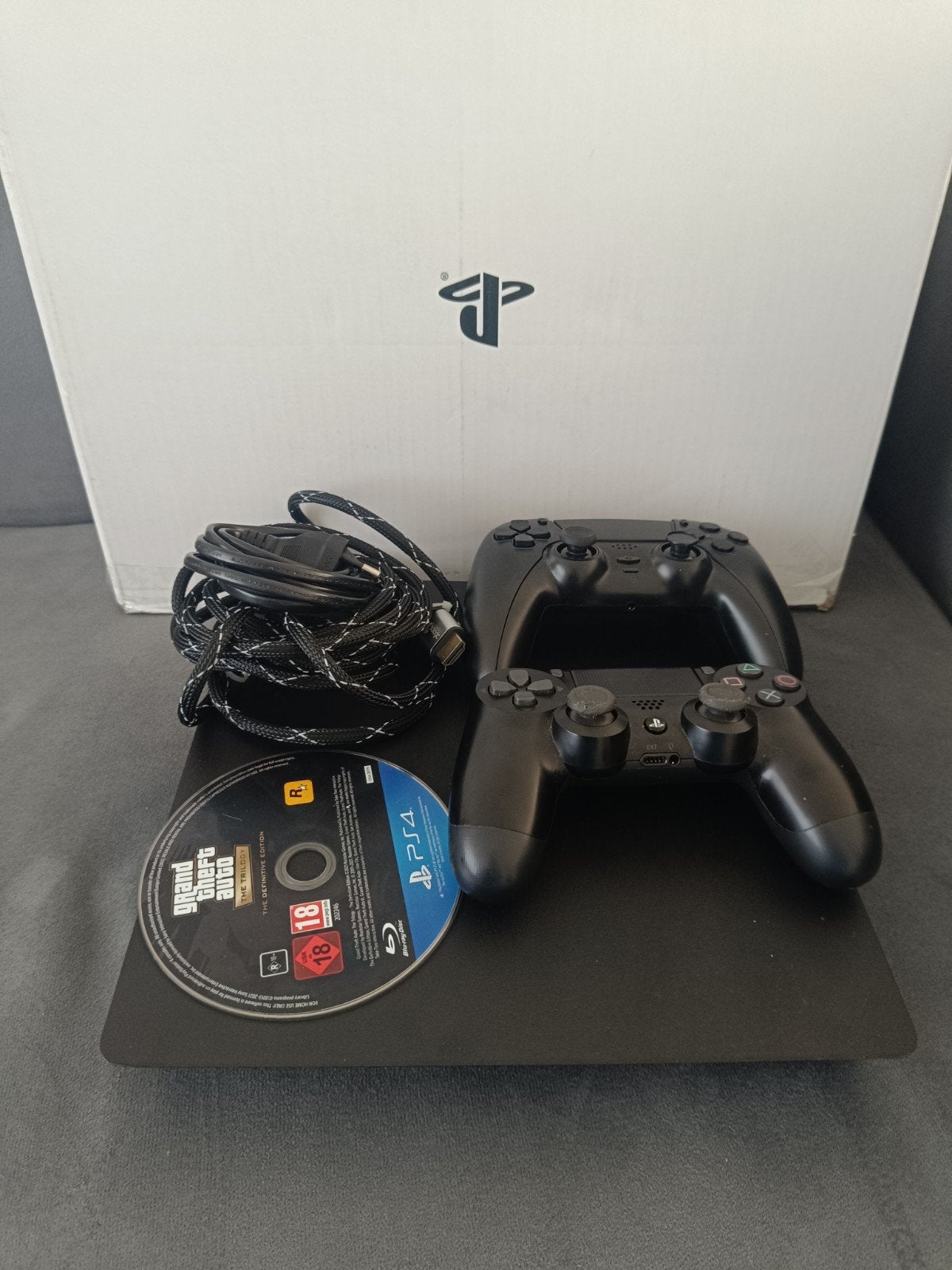 PlayStation 4 Slim met 2 controllers en Grand Theft Auto V, Ophalen, Met 2 controllers, Slim, 500 GB