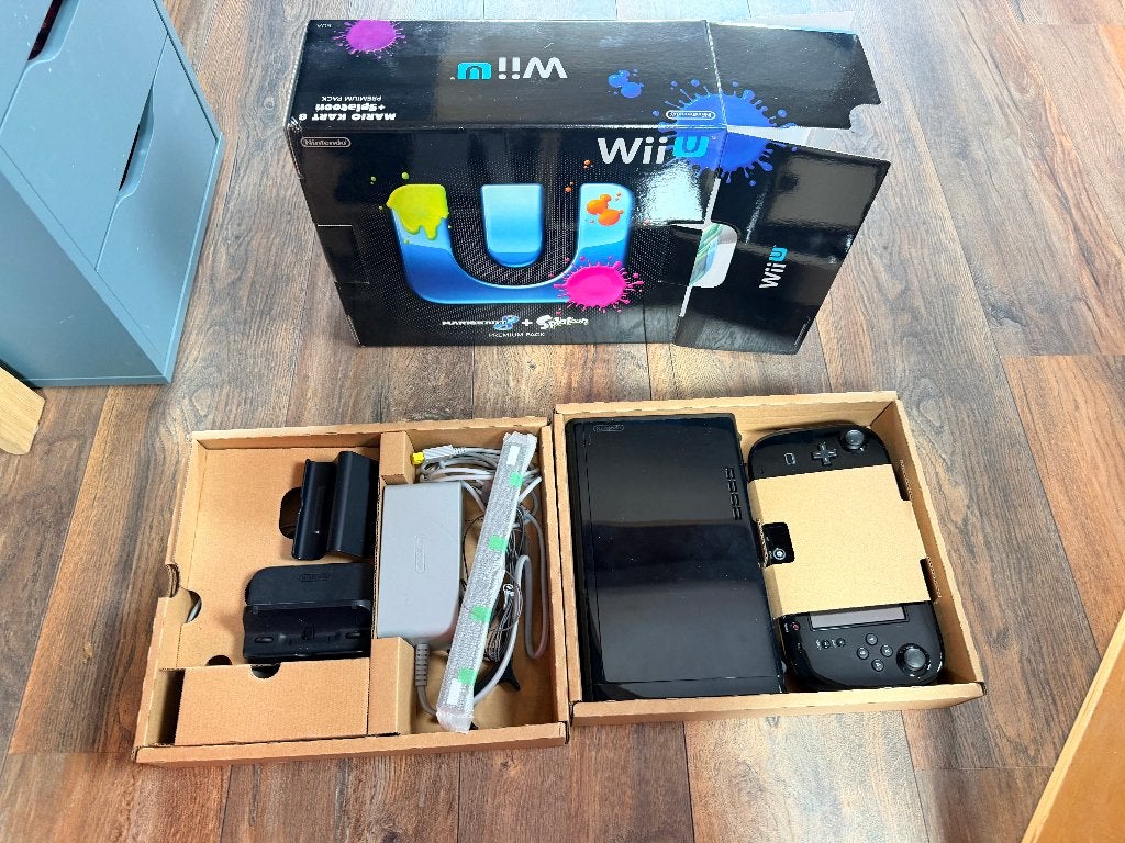 Nintendo Wii U in zeer goede staat met doos, Ophalen, Zo goed als nieuw, Met 1 controller