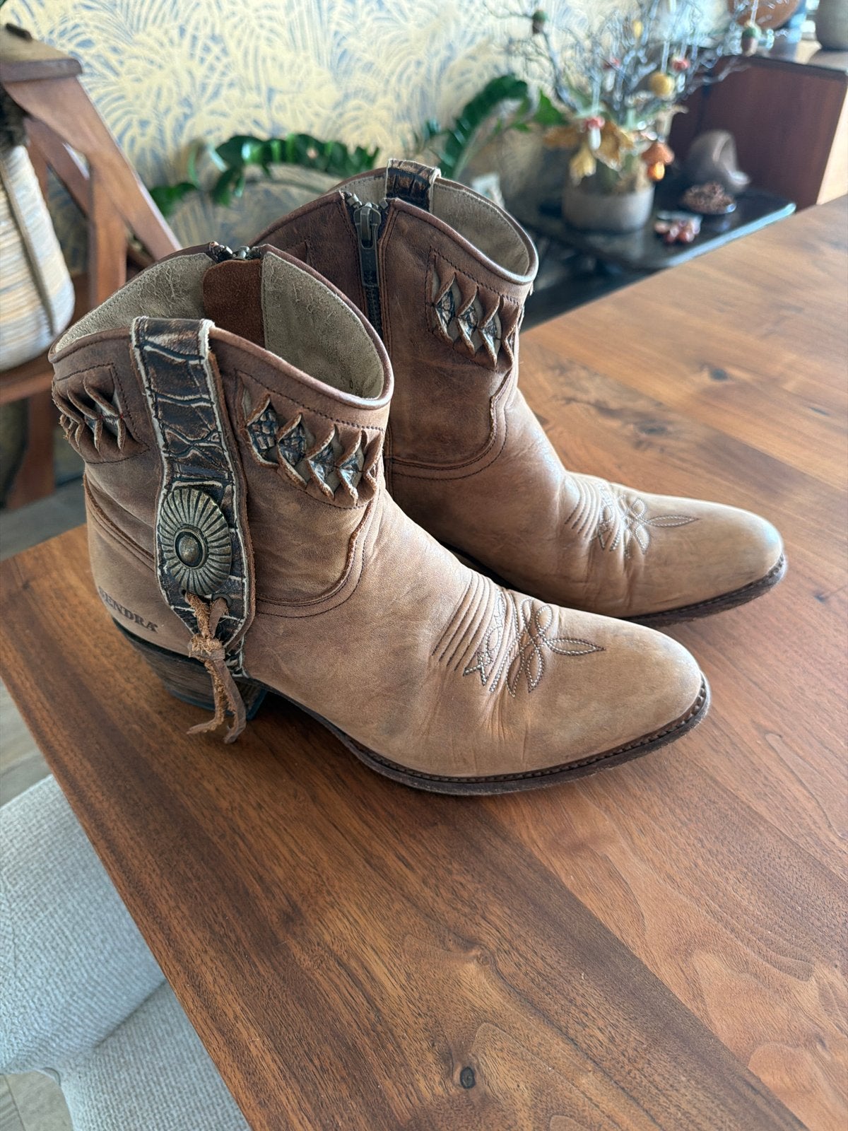 Sendra korte laarsjes nagenoeg nieuw maat 39, Kleding | Dames, Ophalen of Verzenden, Zo goed als nieuw, Bruin, Lage of Enkellaarzen