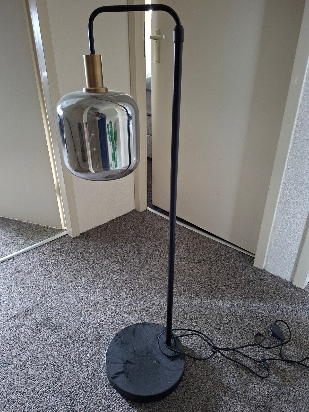 vloerlamp zwart met goud en smoke glas, Ophalen, Zo goed als nieuw, Glas, 150 tot 200 cm