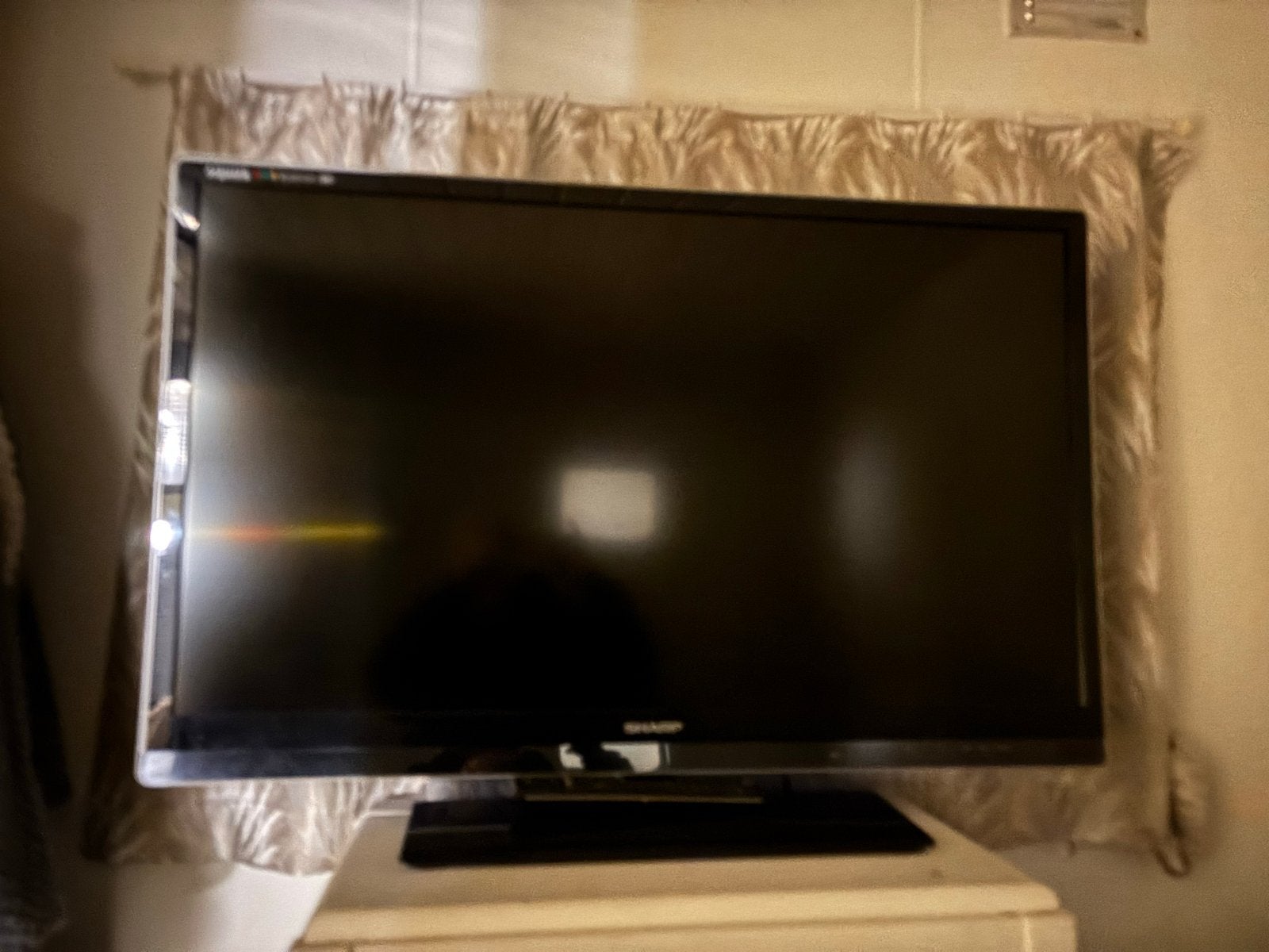 Nette Sharp TV - Ideaal voor camping of overkapping, Ophalen, LED, Zo goed als nieuw, Sharp
