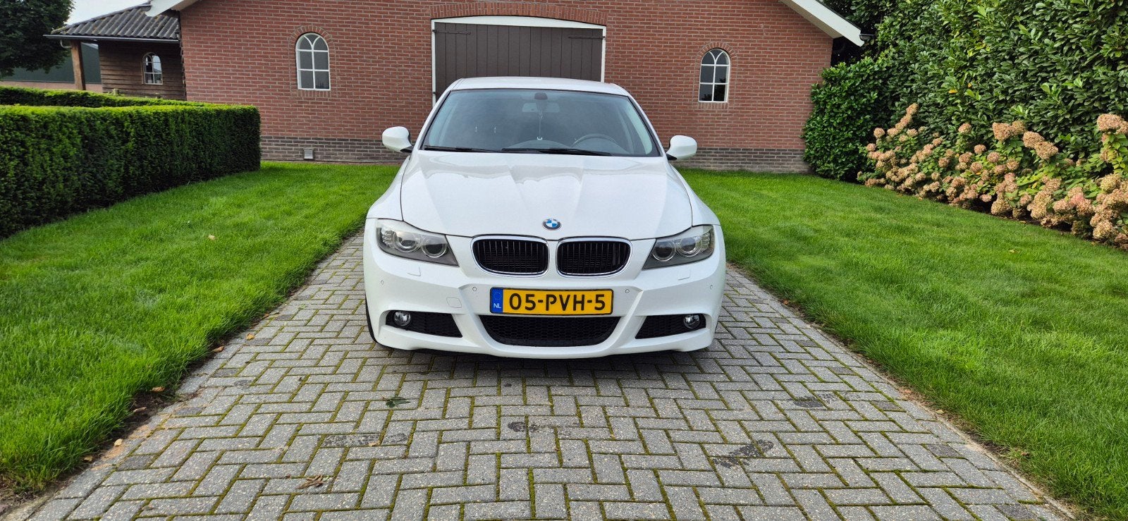 BMW 3-Serie 2.0 I 318I AUT 2011 Wit, Automaat, 1995 cc, Zwart, 4 cilinders